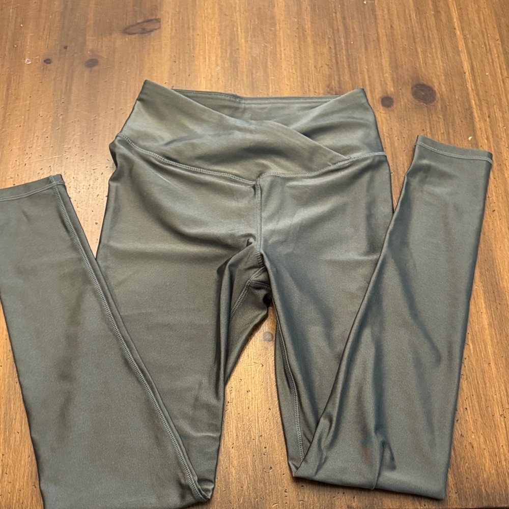 Chic Kyodan Olive Crossover Leggings - Size XS - Shiny Olive Green Great Color!